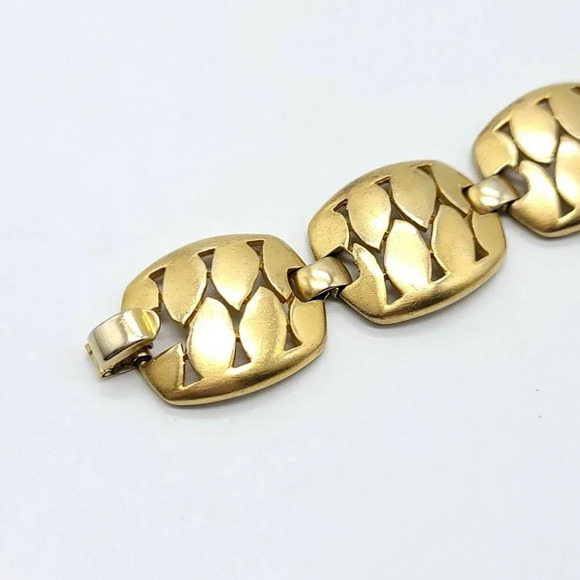 Crown Trifari Animal Print Wide Chunky Gold Tone - Picture 4 of 9